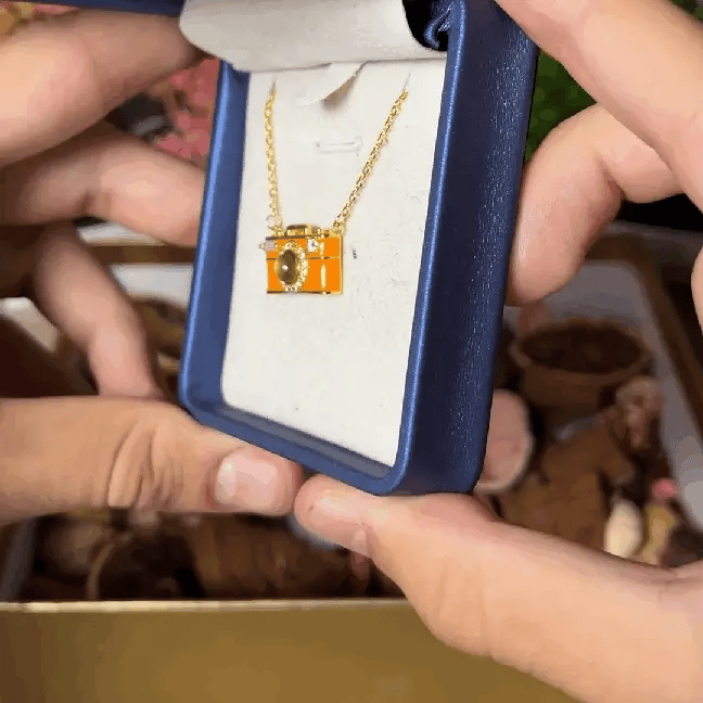 Personalized Projection Jewelry ā Where Memories Shine Bright