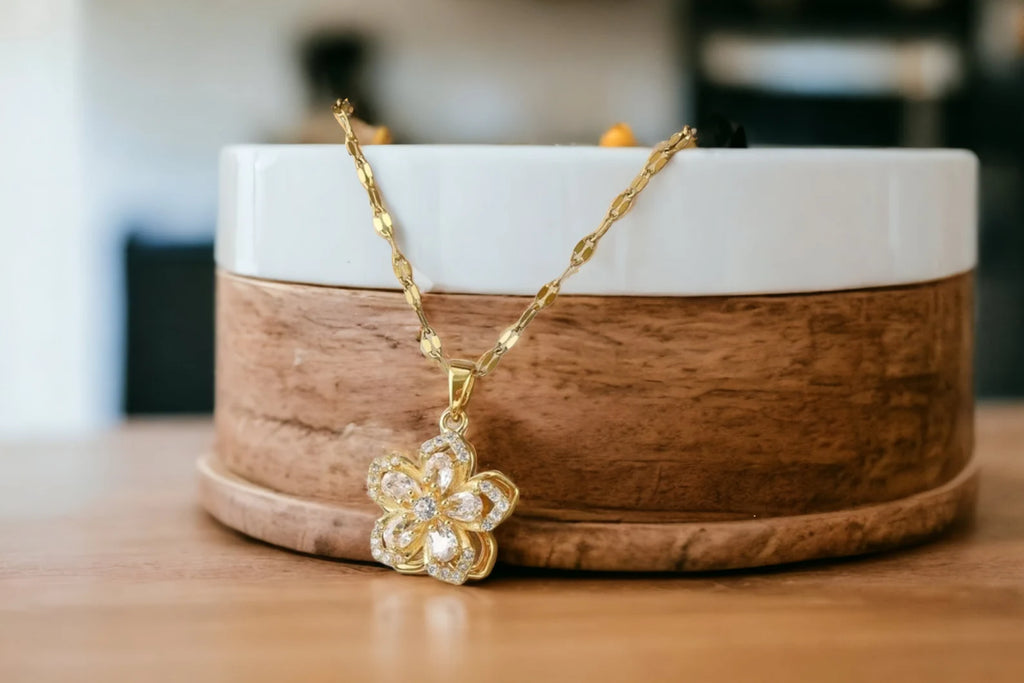 1pc Stainless Steel 5-Petal Rotating Flower Necklace