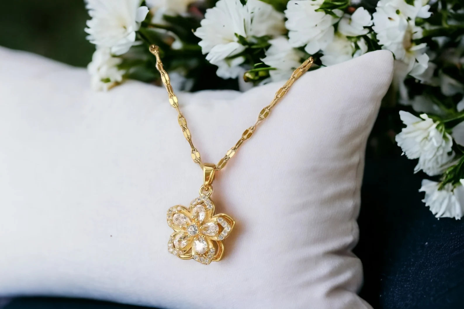 1pc Stainless Steel 5-Petal Rotating Flower Necklace